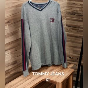 TOMMY JEANS, XL, LONG SLEEVE, GRAY WITH RED AND BLUE TRIM, SWEATER.
